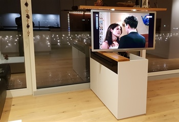 Sideboard mit TV-Lift