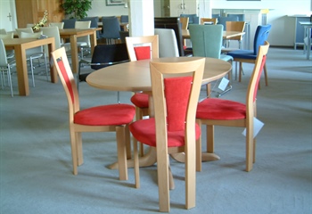 Tische / Stühle